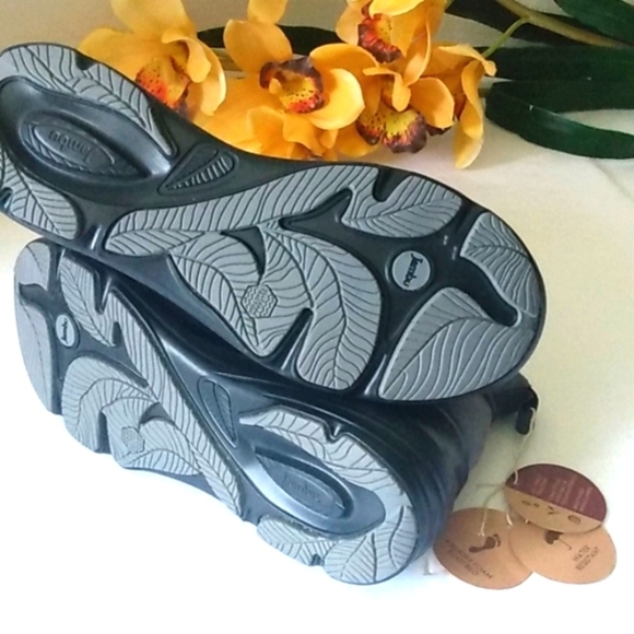 JAMBU GRAY WATER RESISTANT ALL-TERRA TRACTION MEMORY FOAM FOOTBED BOOTS SIZE 6.5 - Picture 12 of 16